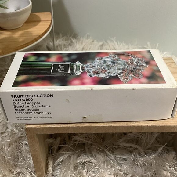 Mikasa Lead Crystal Fruit Collection Grapes
Bottle Stopper - Picture 16 of 17